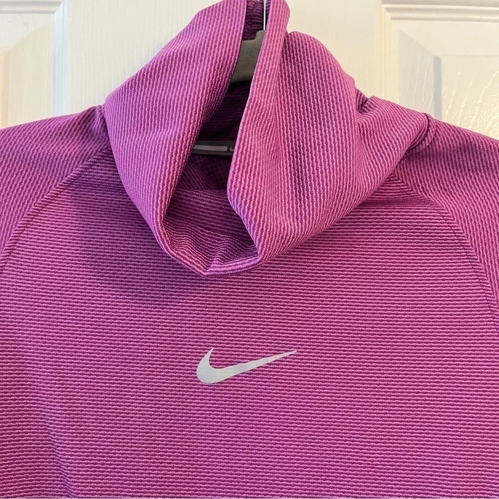 NIKE Women’s AEROREACT Drifit Golf Turtleneck Size S